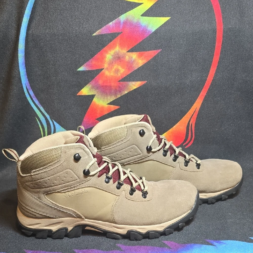 Columbia Men's Beige and Burgundy Hiking Boots - Picture 2 of 7